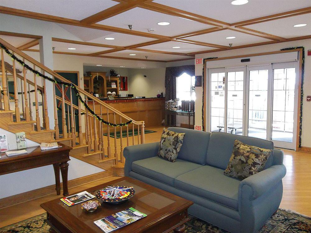 Hotel Country & By Radisson, Coralville, Ia