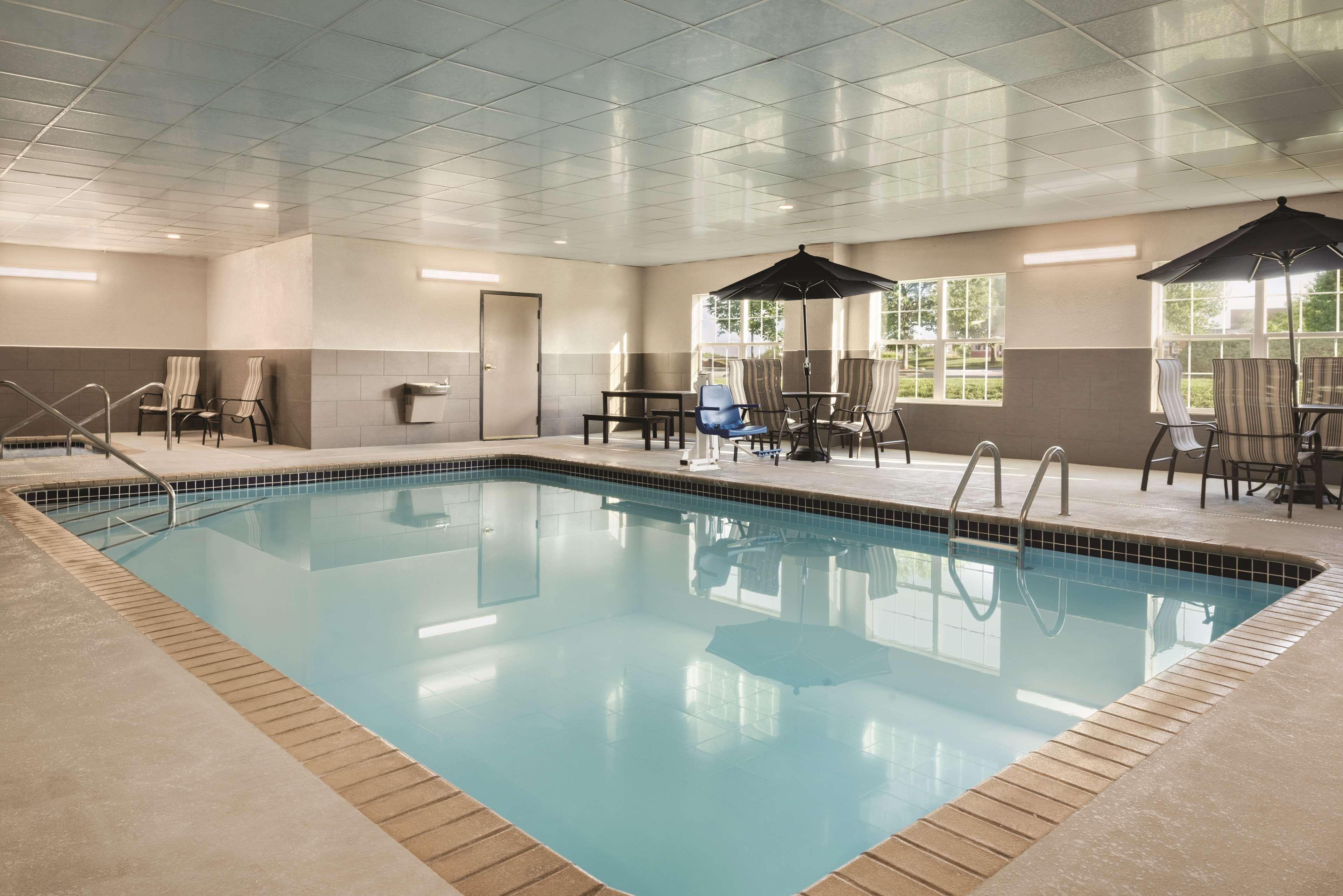 Hotel Country & By Radisson, Coralville, Ia