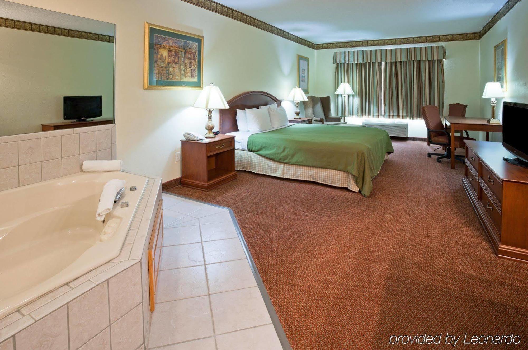 Hotel Country & By Radisson, Coralville, Ia
